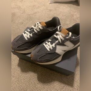 New Balance 327 Gray Sneakers